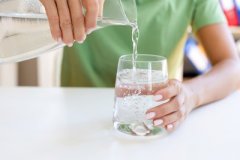 <b>家长们扎堆带着孩子前去病院征询发展发育</b>